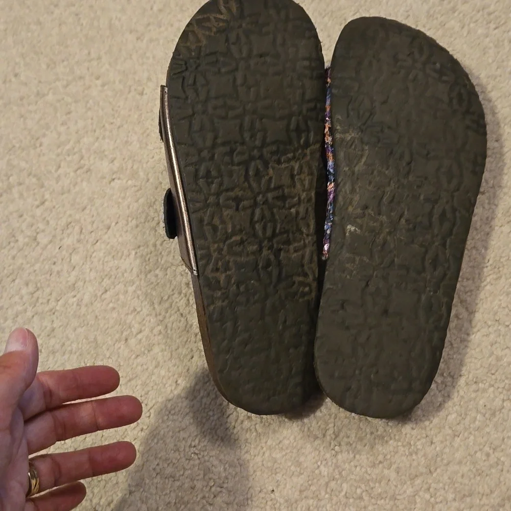 Muk Luks sandals women's size 8 same day shipping Smoke Free Home - Picture 5 of 6